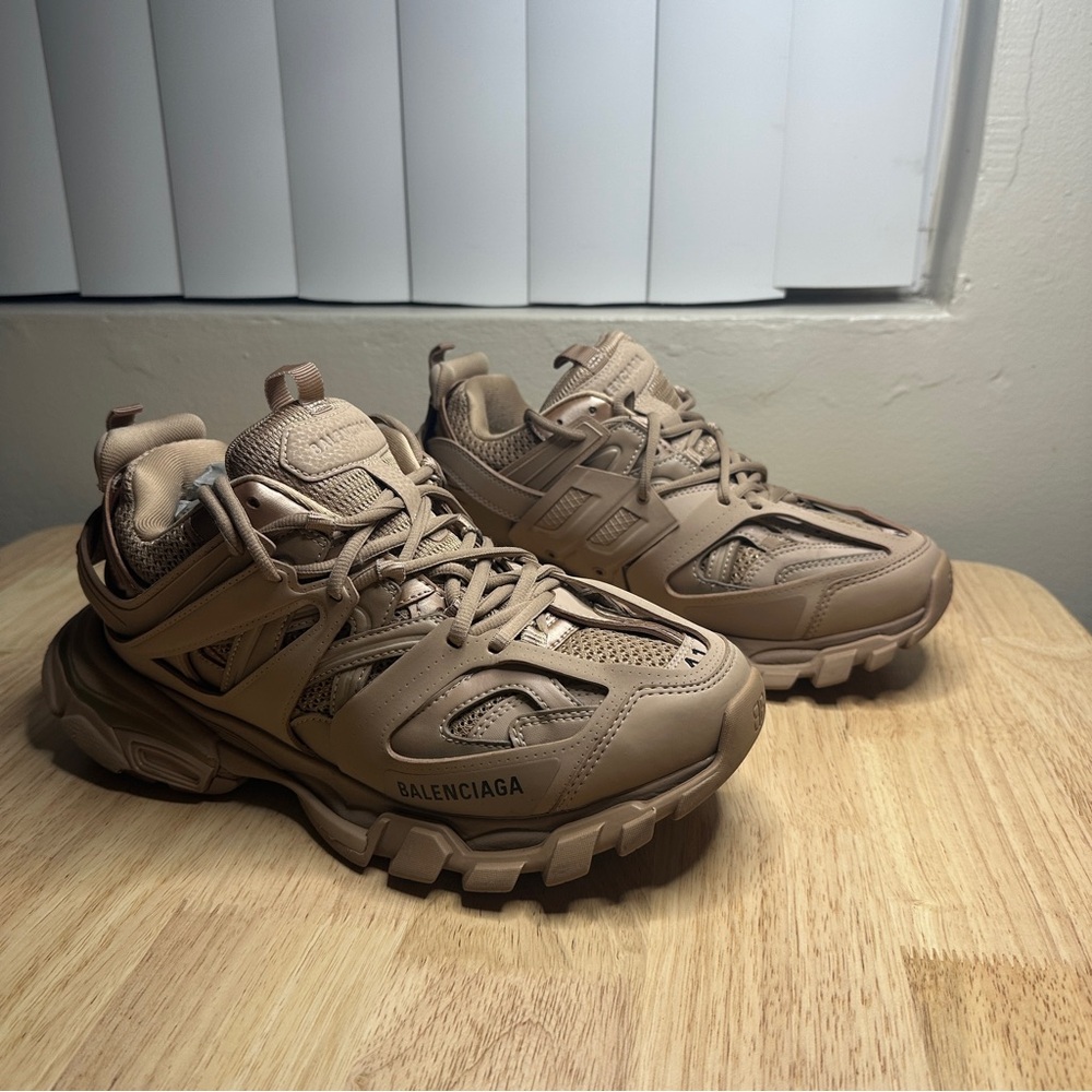 Balenciaga Beige Sneakers - Picture 4 of 12
